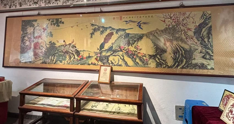 楊秀玲剪紙作品《百鳥朝鳳》。人民網 白宛松攝