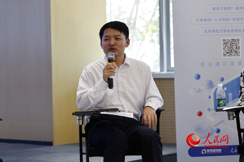 朝陽區委社會工作部基層社會工作科科長陳炎發言。人民網鄂智超攝